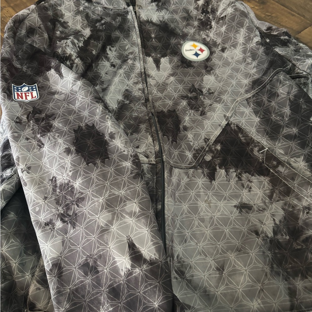 NFL Men's Gray Camouflage Jacket